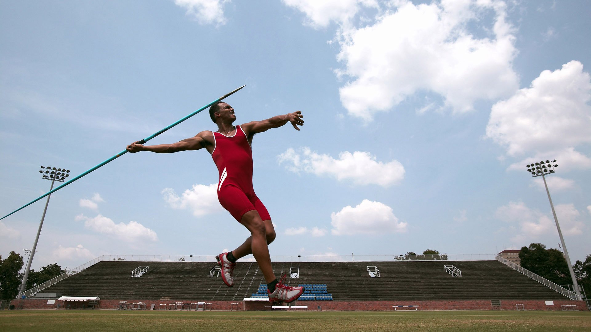 德国男子100米仰泳选手在预赛中表现出色,晋级半决赛,男子100m仰泳世界纪录