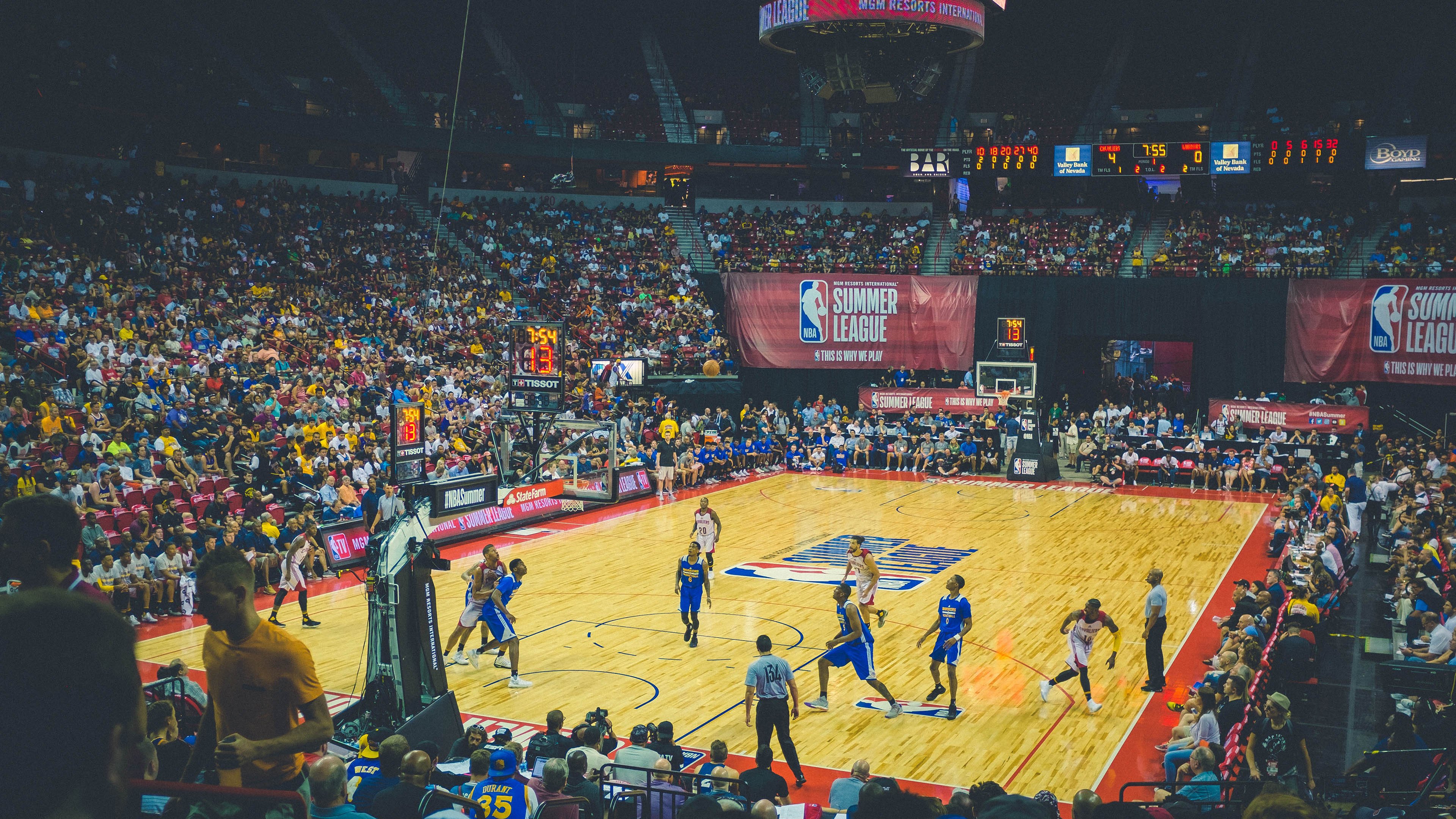 纪录刷新现场:本赛季最难忘的五大突破,突破最快阵容